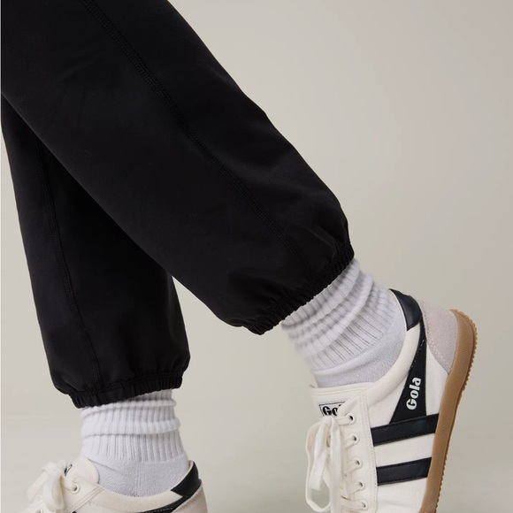 Aerie BlackHugger High Waisted Cinch Pants - Picture 3 of 9